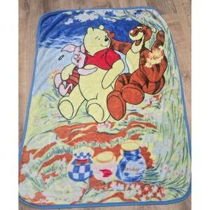 Vintage Disney Winnie the Pooh Soft Fleece blanket  Pooh Piglet Tigger 56x40